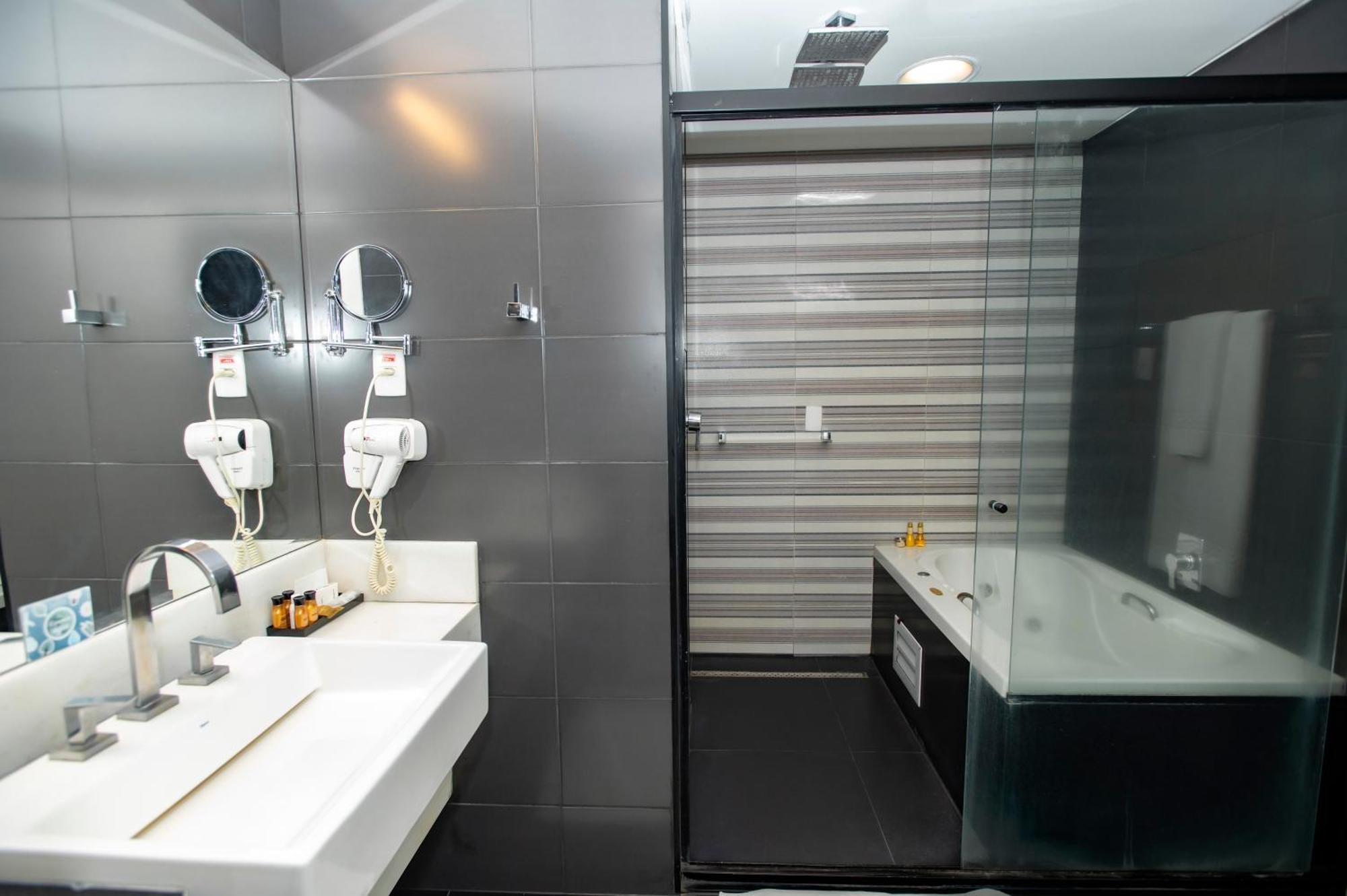 Delmond Hotel Κουιαμπά Εξωτερικό φωτογραφία